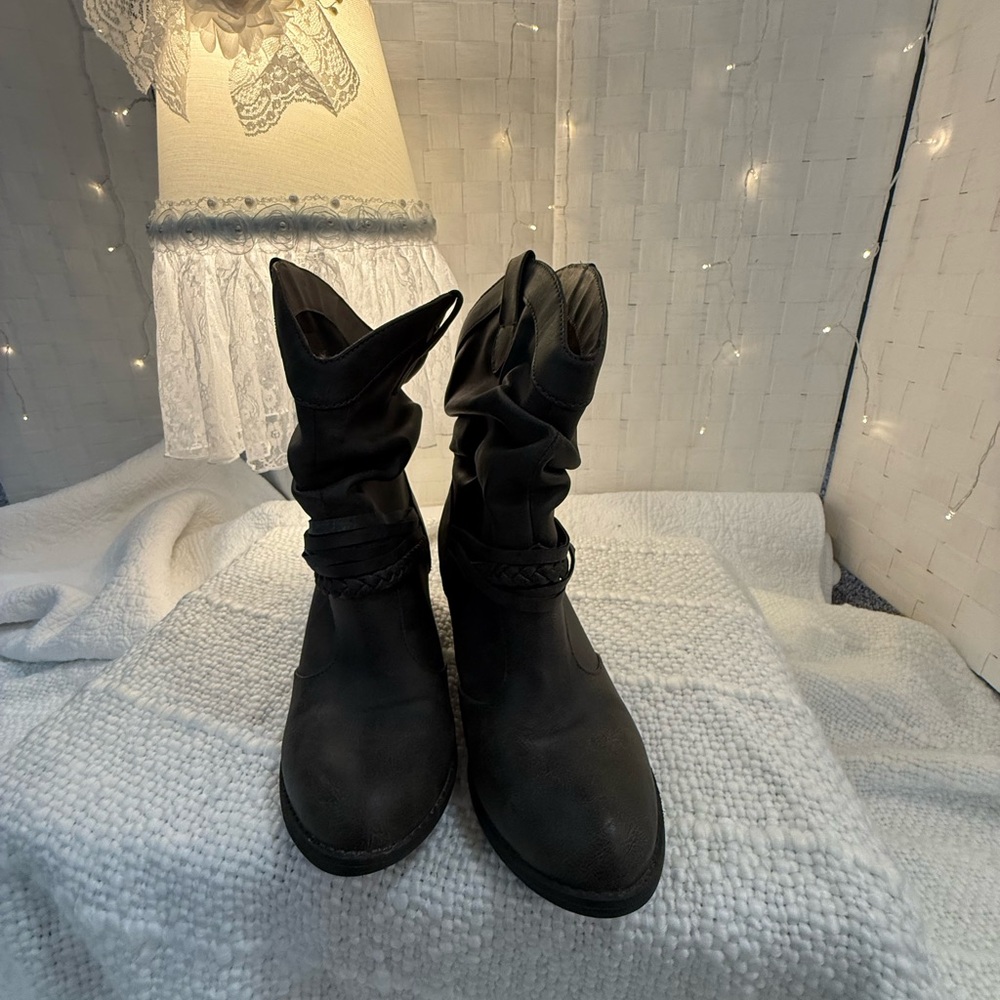 SO Women's Gray Slouch Ankle Boots